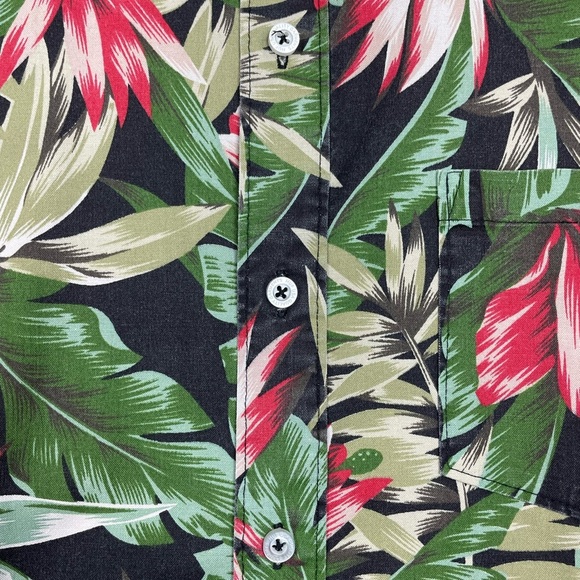 Mens short sleeve Hawaiian print shirt in black, green, red by HUF size large. - Picture 4 of 5